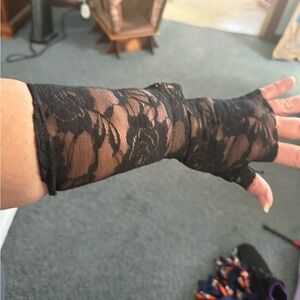 Elegant Black Lace Fingerless Gloves